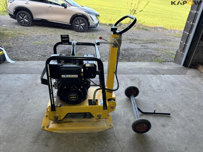 Bernards RT170 diesel plate vibrator 7