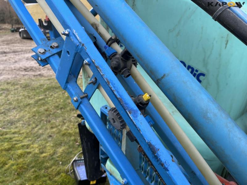 Berthoud 16 meter field sprayer 28