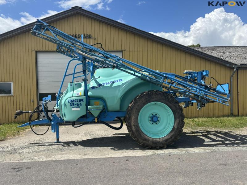 Berthoud Tracker 32-34 D.P.Tronic trailer sprayer 24 m 8
