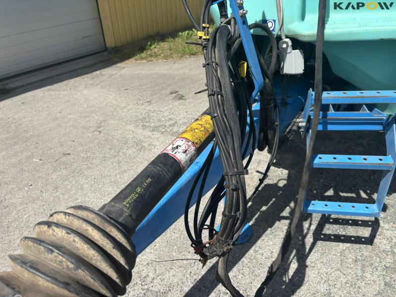 Berthoud Tracker 32-34 D.P.Tronic trailer sprayer 24 m 13