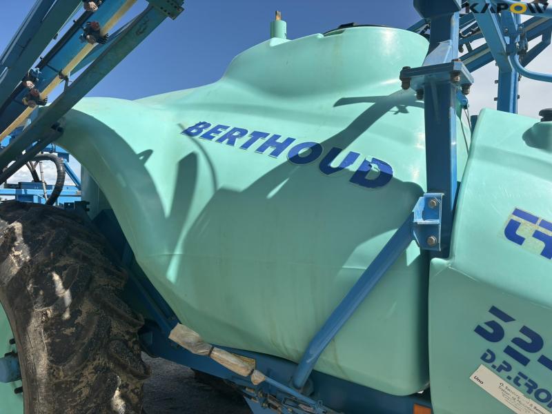 Berthoud Tracker 32-34 D.P.Tronic trailer sprayer 24 m 21