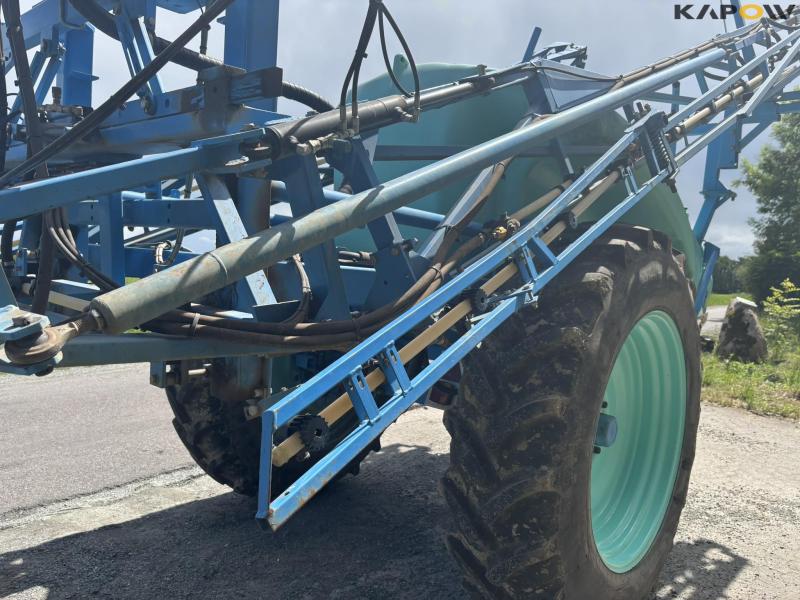 Berthoud Tracker 32-34 D.P.Tronic trailer sprayer 24 m 33
