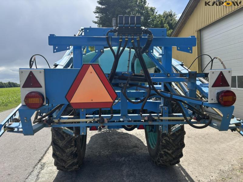 Berthoud Tracker 32-34 D.P.Tronic trailer sprayer 24 m 35