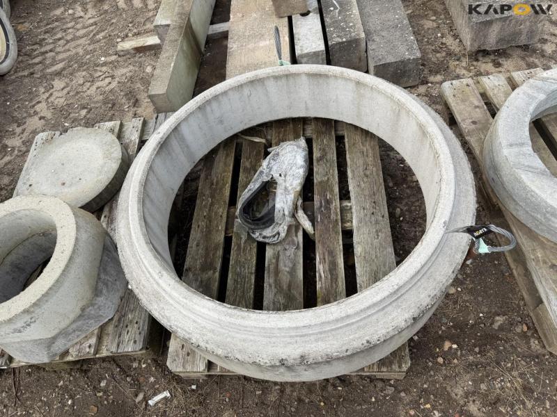 Concrete wells 24