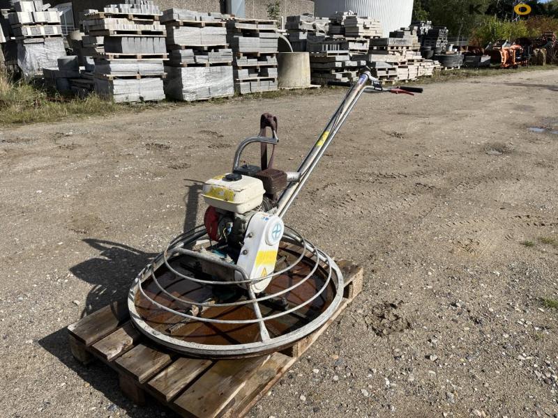 Concrete power trowel 1