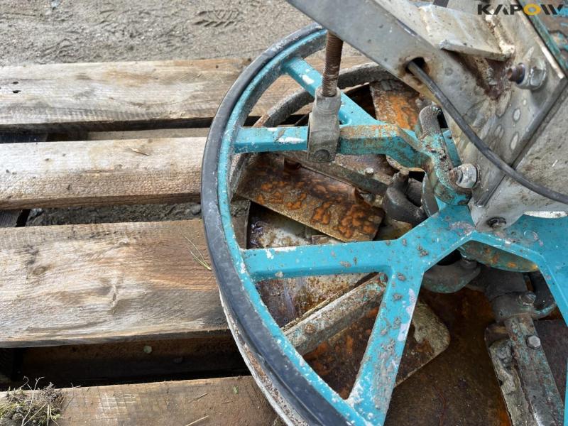 Concrete power trowel 13