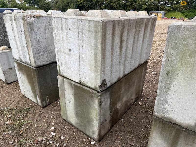 Concrete blocks - 8 pieces 11