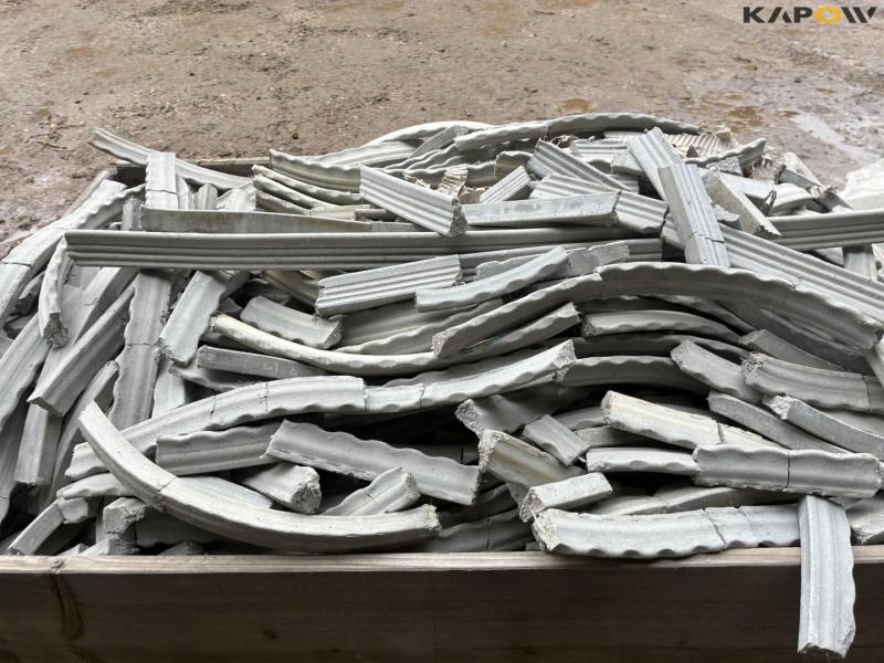 Concrete strips 19