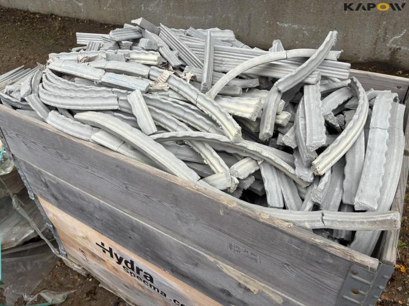 Concrete strips 21