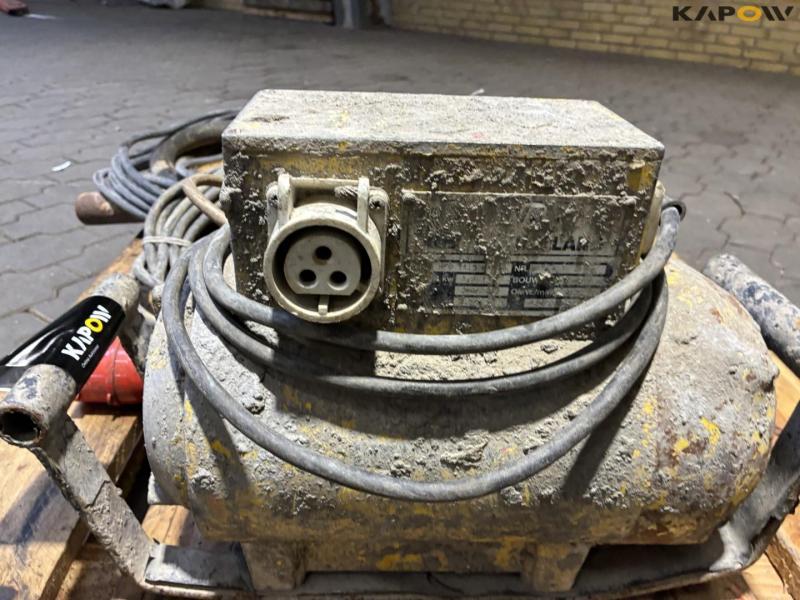 Concrete vibrator with motor 7