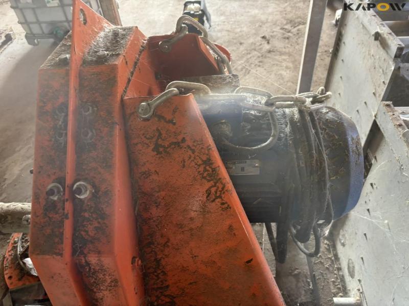 Big Dutchman hammer mill and grain cleaner 18