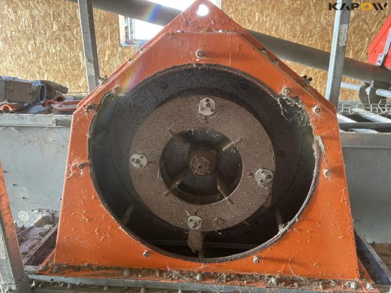 Big Dutchman hammer mill and grain cleaner 25