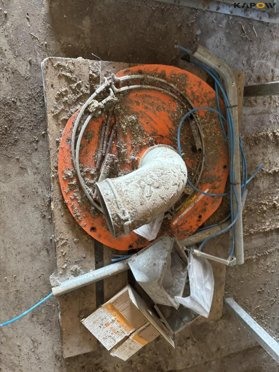 Big Dutchman hammer mill and grain cleaner 30