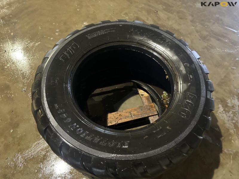 BKT 550/45-22.5 tires 8