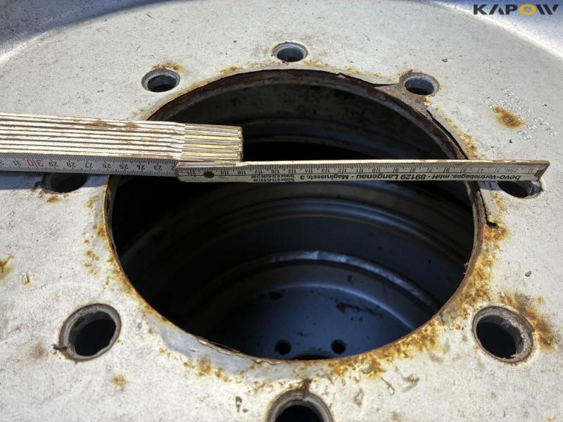 BKT 600/55-R26.5 complete wheel 16