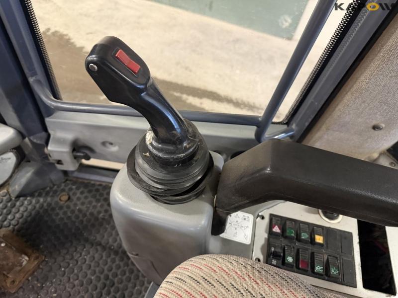 Bobcat AL440D loader 28