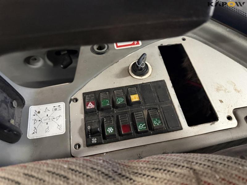 Bobcat AL440D loader 29