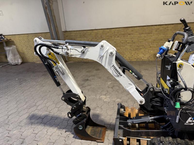 Bobcat E10e mini excavator 9