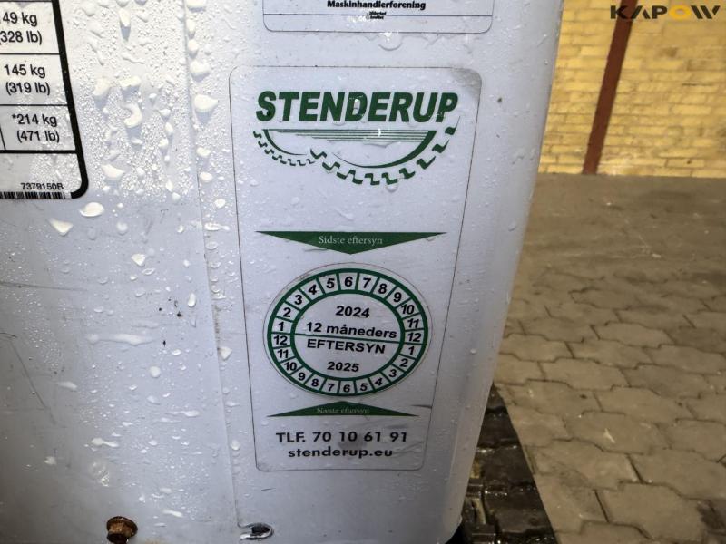 Bobcat E10e mini excavator 34