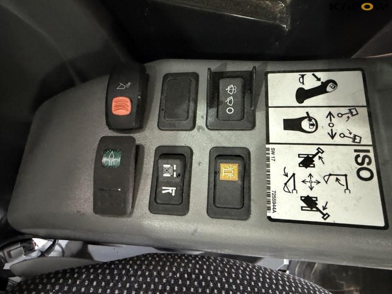 Bobcat E20Z mini excavator 35