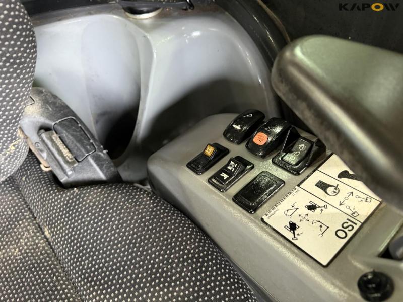 Bobcat E20z mini excavator 36