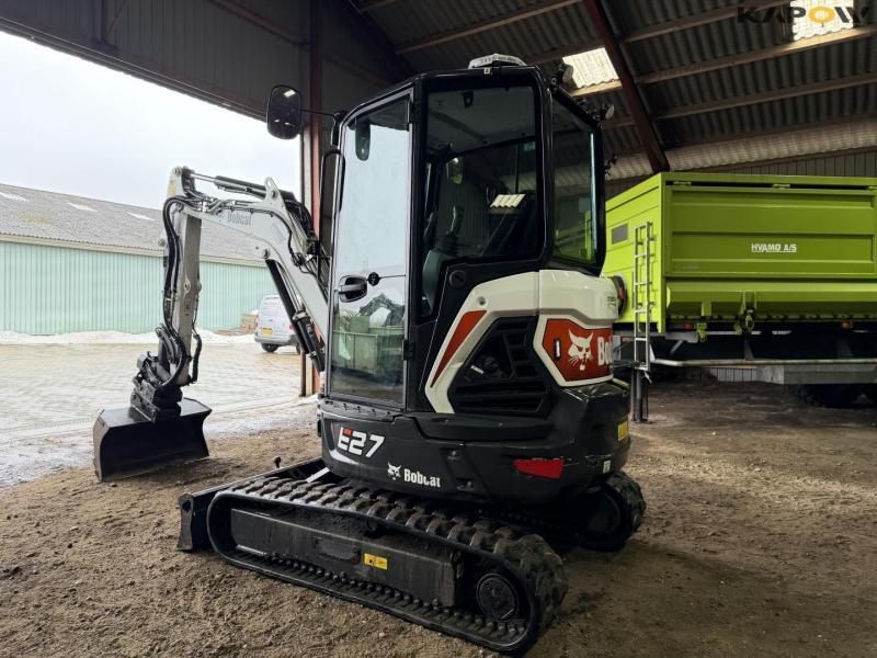 Bobcat E27 mini excavator 7
