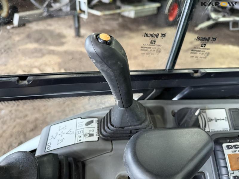 Bobcat E27 mini excavator 31