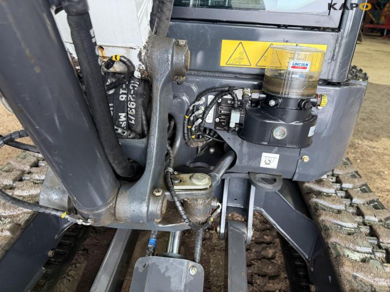 Bobcat E27 mini excavator 19