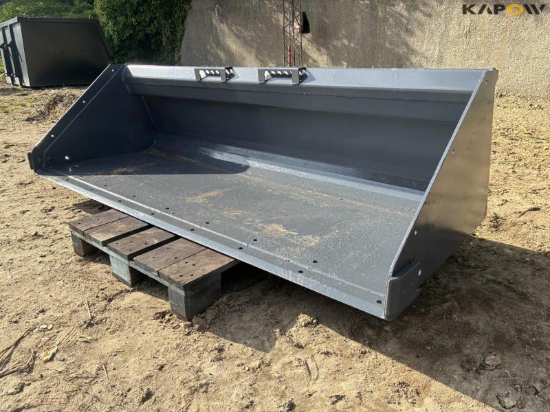 Bobcat earthmoving bucket 225cm 1