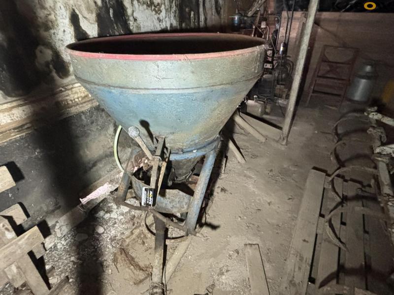 Bøgbale fertilizer spreader 2