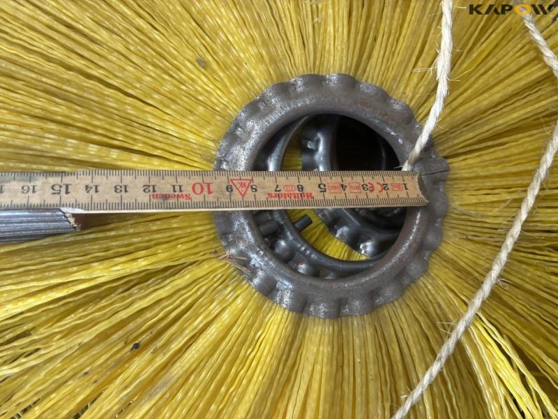Brushes for motor broom 17