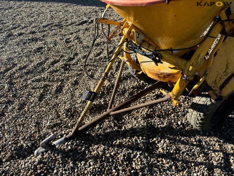 Bogballe FST 220 salt spreader 8