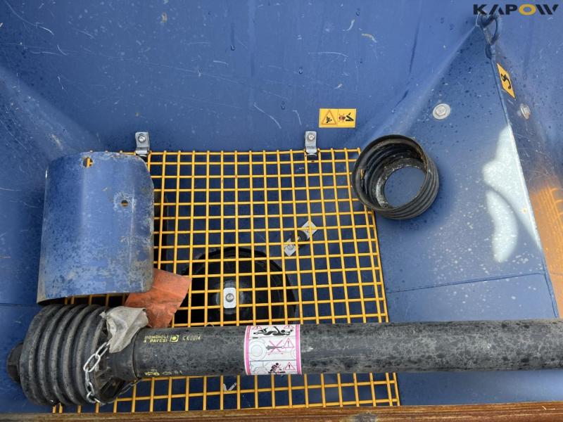 Bogballe L2W Z Plus fertilizer spreader with BXL 1300 crane 26