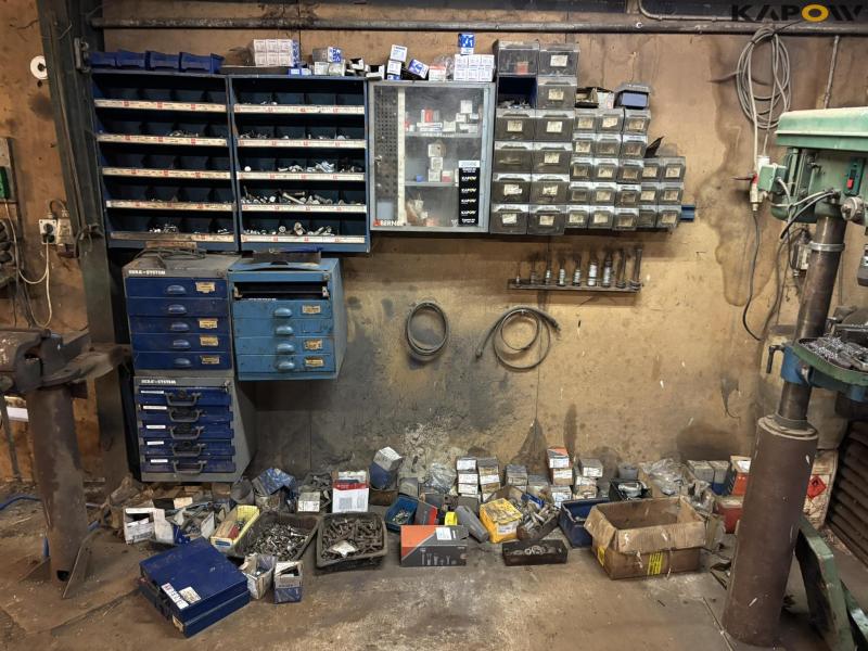 Bolts and assortment boxes with contents 1