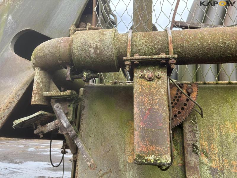 Bording irrigation machine 32