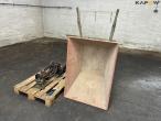 Firewood splitter and wheelbarrow 1