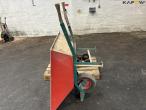 Firewood splitter and wheelbarrow 8