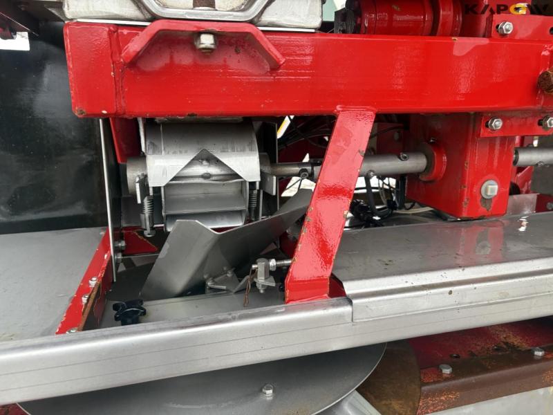 Bredal A2X mounted fertilizer spreader 8