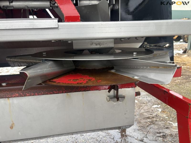 Bredal A2X mounted fertilizer spreader 10