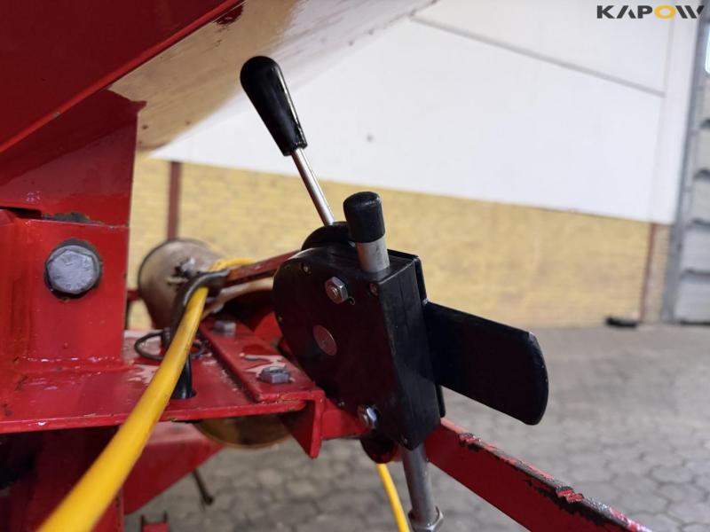 Bredal B2 fertilizer spreader 32