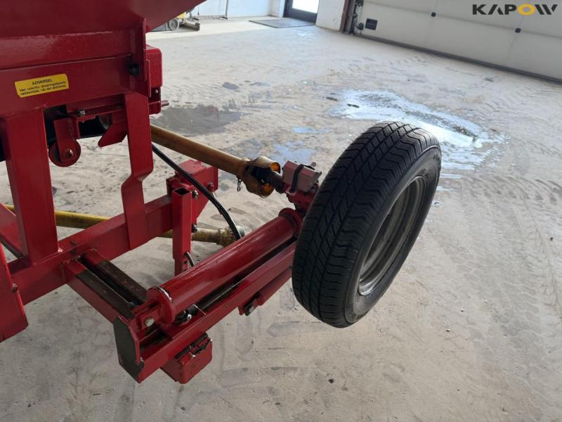 Bredal B2XL fertilizer spreader 16