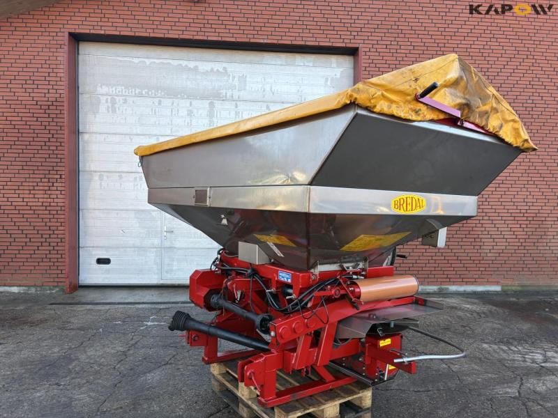Bredal F2 fertilizer spreader 11