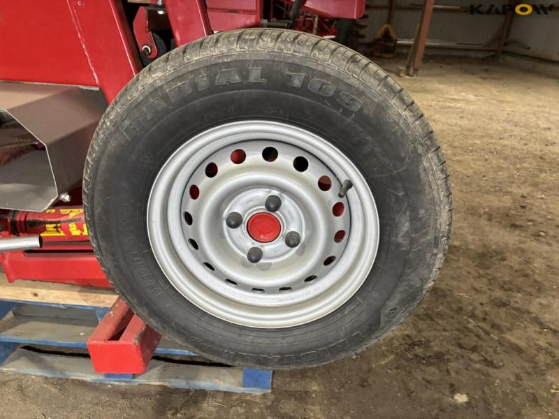 Bredal F2RF mounted fertilizer spreader 16