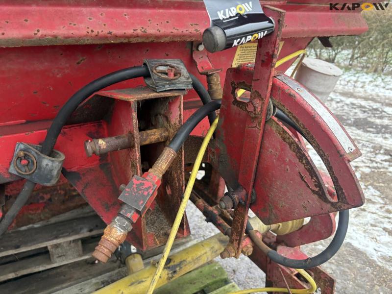 Bredal fertilizer spreader 27