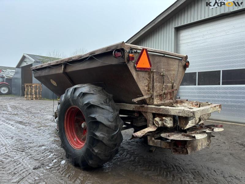 Bredal lime spreader 7