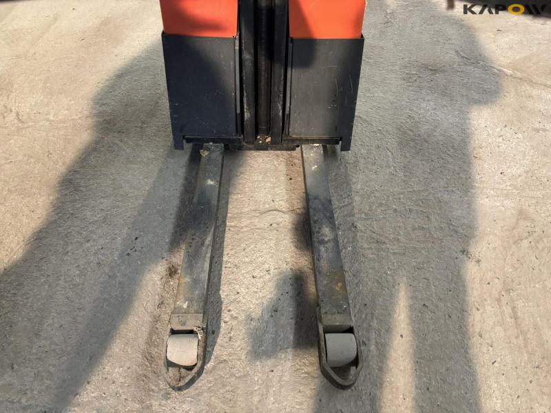 BT HWE 100 stacker 12