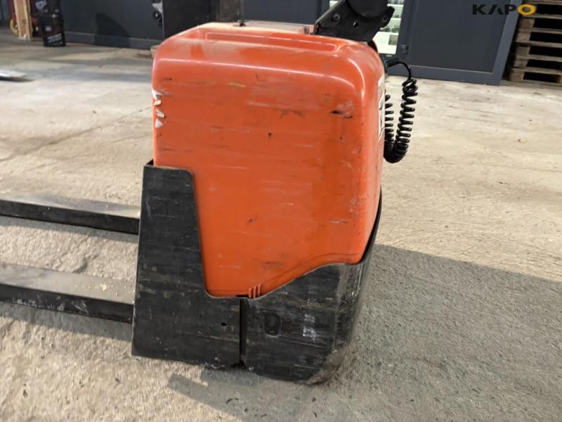 BT HWE 100 stacker 19