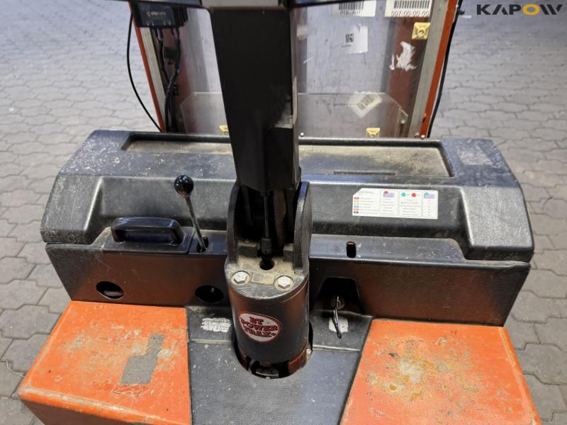 BT LSV 1000 E/10 electric stacker 15