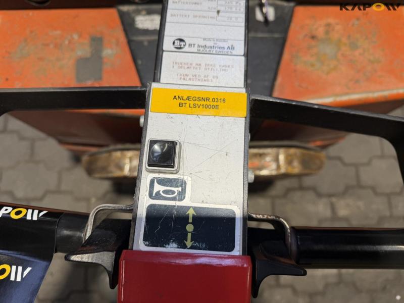 BT LSV 1000 E/10 electric stacker 18
