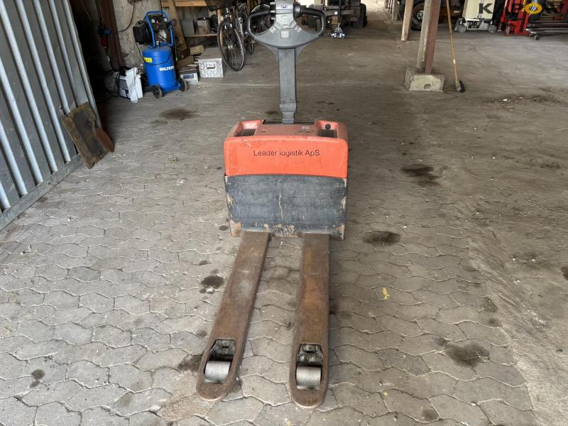 BT LWE 130 electric pallet truck 2